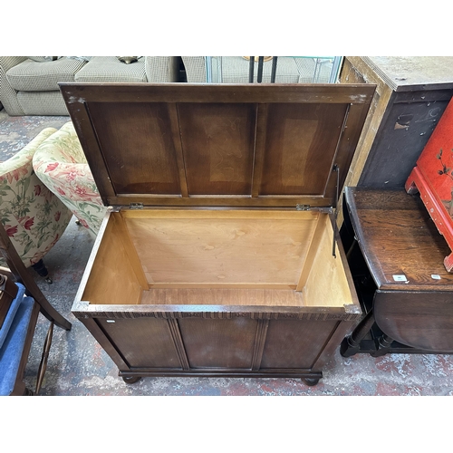 178 - A mid 20th century oak blanket box - approx. 74cm high x 93cm wide x 49cm deep