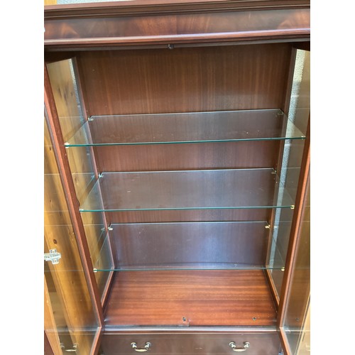 5 - A mahogany display cabinet with three glass shelves and key - approx. 150cm high x 86cm wide x 38cm ... 