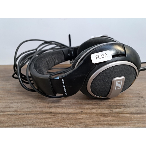 653A - A pair of Sennheiser HD559 open-back stereo headphones