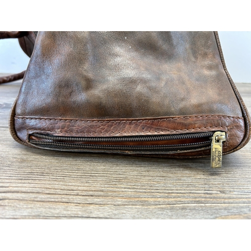 482 - A vintage Adpel Italian genuine leather duffle bag