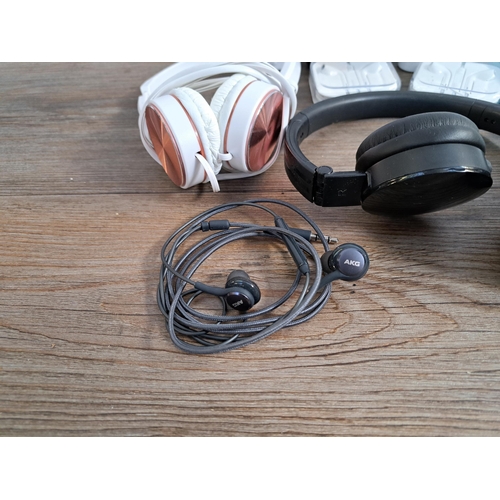 652 - A collection of headphones to include Aftershokz AS600, Philips SHN4600 noise-cancelling, MPOW BH437... 