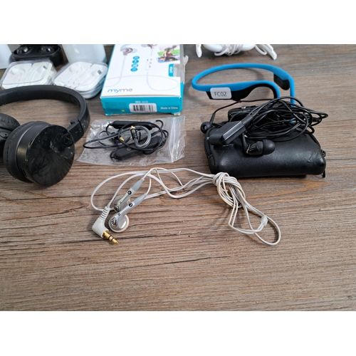 652 - A collection of headphones to include Aftershokz AS600, Philips SHN4600 noise-cancelling, MPOW BH437... 