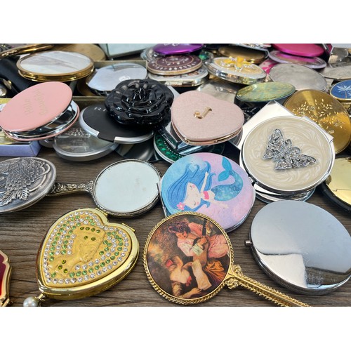 479 - A collection of compact mirrors and trinket boxes to include Stratton etc.