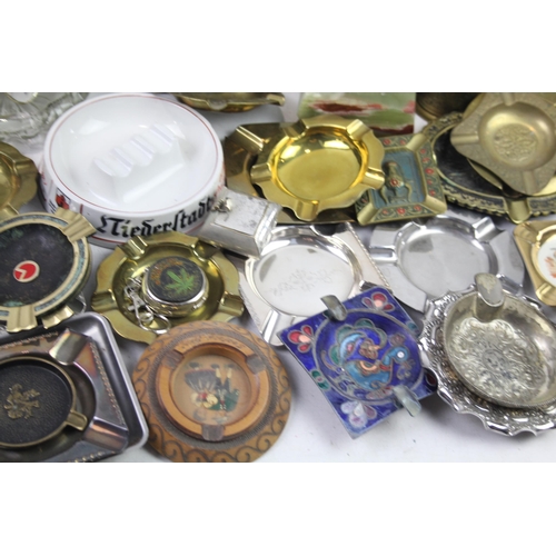 1093 - A large collection of antique and later ashtrays