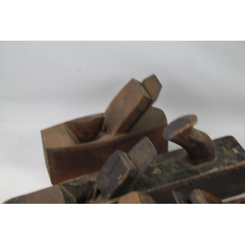 1096 - A collection of antique wood planes