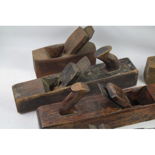 1096 - A collection of antique wood planes