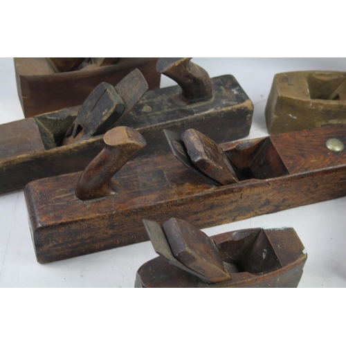 1096 - A collection of antique wood planes