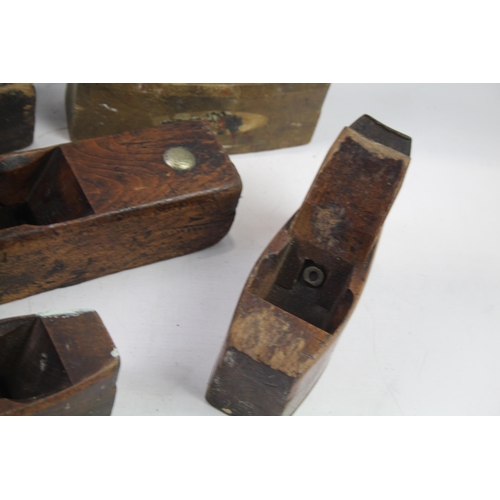 1096 - A collection of antique wood planes