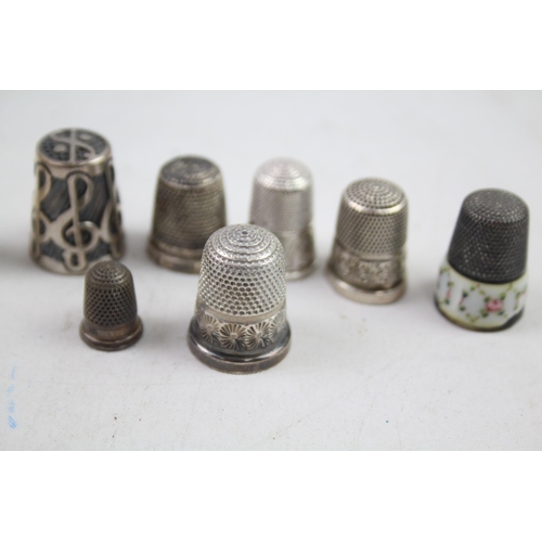 2454E - Eight pieces of .925 sterling silver, seven thimbles and one needle case - approx. gross weight 40g