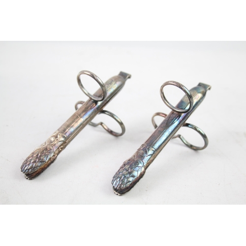 2478 - A pair of silver plated asparagus tongs - approx. gross weight 96g