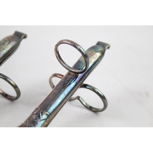 2478 - A pair of silver plated asparagus tongs - approx. gross weight 96g