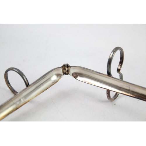 2478 - A pair of silver plated asparagus tongs - approx. gross weight 96g