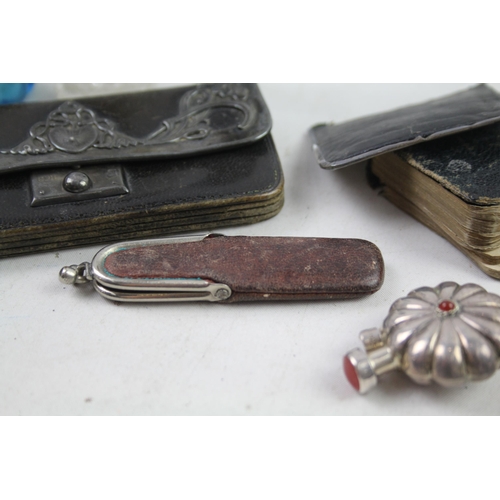 2479 - Ten .925 sterling silver items to include scent bottles, purses, silver fronted prayer book, compact... 