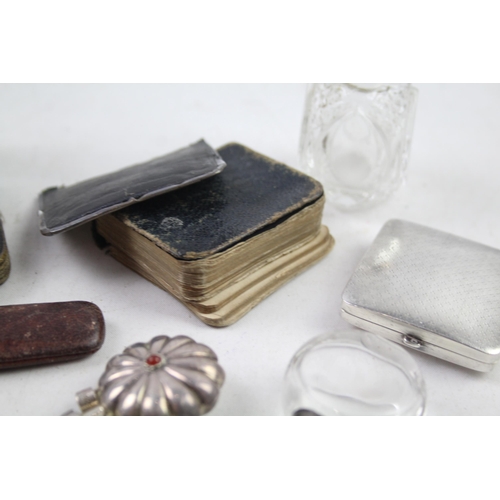 2479 - Ten .925 sterling silver items to include scent bottles, purses, silver fronted prayer book, compact... 