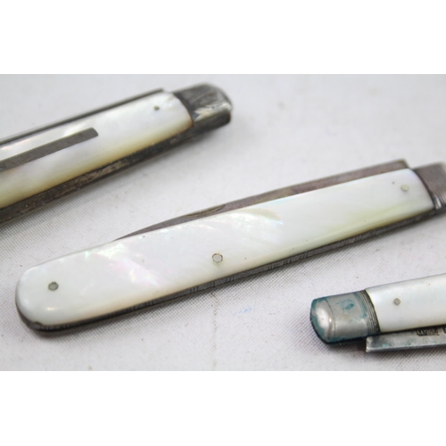 2493 - Three sterling silver pocket knives - approx. gross weight 80g