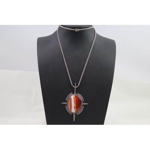 2337 - A mid 20th century silver and agate necklace - approx. gross weight 51g