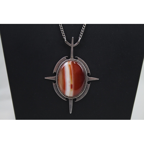 2337 - A mid 20th century silver and agate necklace - approx. gross weight 51g