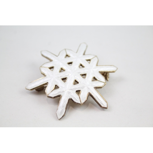 2339 - A David Andersen of Norway .925 silver and enamel snowflake brooch - approx. gross weight 10g