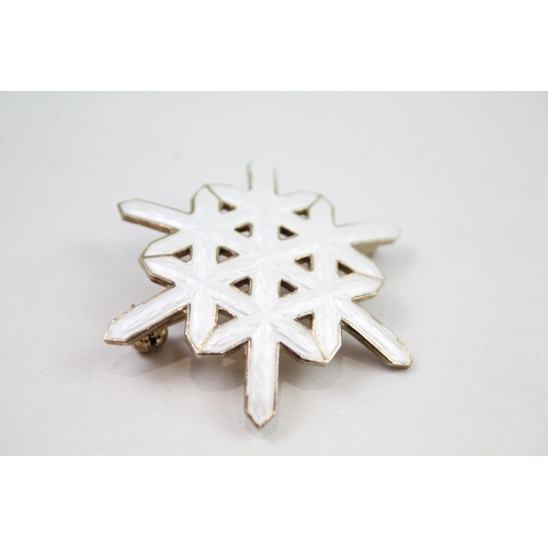 2339 - A David Andersen of Norway .925 silver and enamel snowflake brooch - approx. gross weight 10g