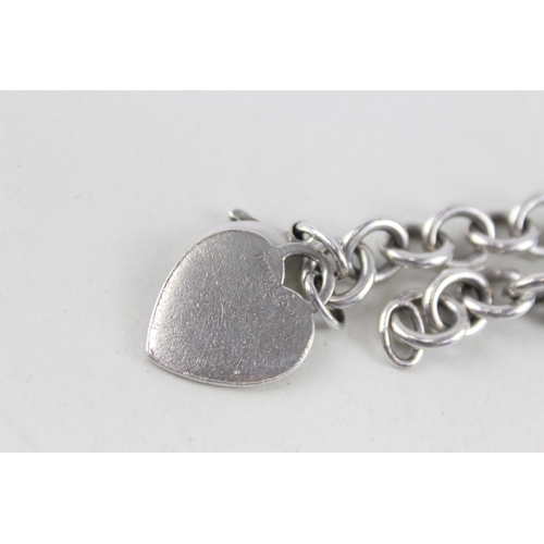 2340 - A Tiffany & Co. silver bracelet with heart tag - approx. gross weight 34g