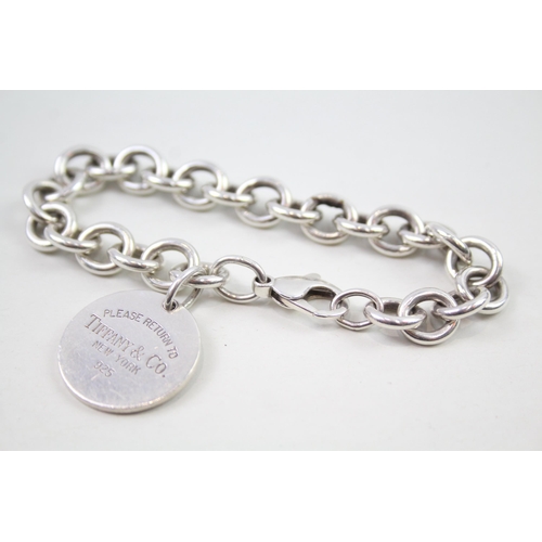 2351 - A Tiffany & Co. silver bracelet with round tag - approx. gross weight 39g