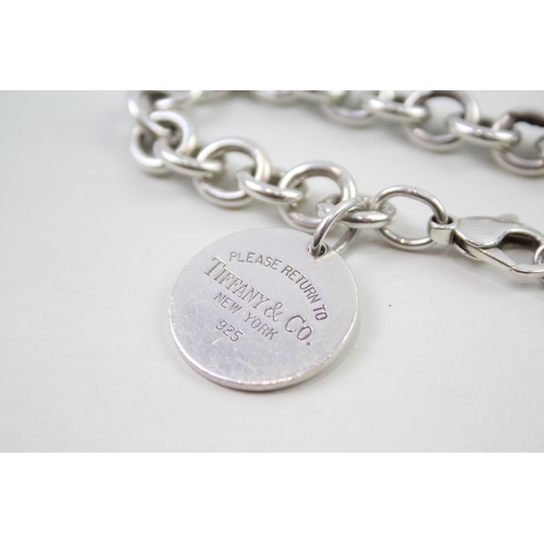 2351 - A Tiffany & Co. silver bracelet with round tag - approx. gross weight 39g