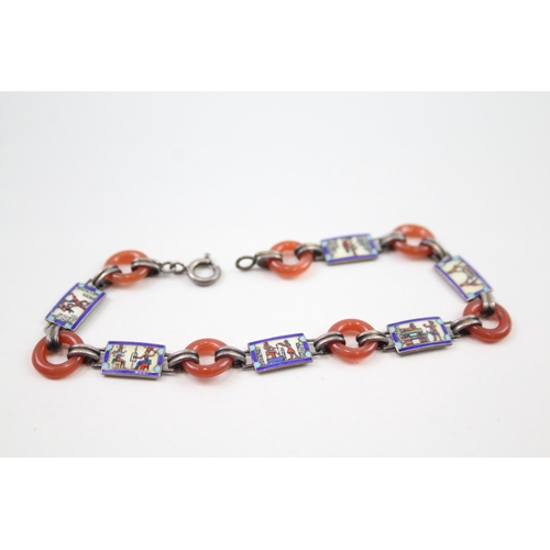 2355 - An Art Deco Egyptian Revival white metal and enamel panel bracelet - approx. gross weight 9g