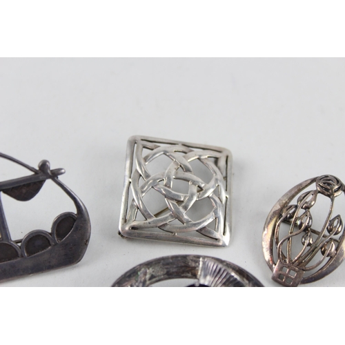 2356 - Four silver Celtic design brooches - approx. gross weight 33g