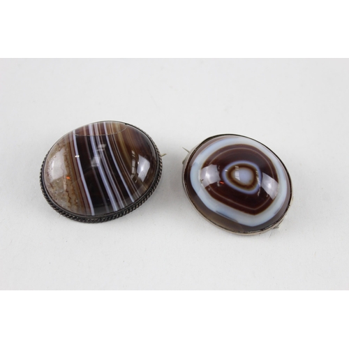 2412 - Two silver and agate brooches - approx. gross weight 32g