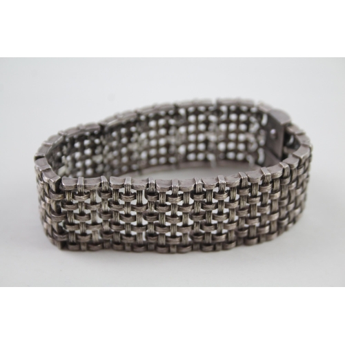 2416 - A silver woven design bracelet - approx. gross weight 57g