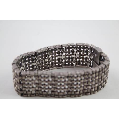 2416 - A silver woven design bracelet - approx. gross weight 57g