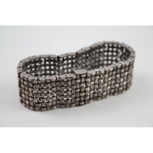 2416 - A silver woven design bracelet - approx. gross weight 57g