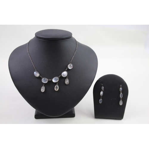 2424 - A silver and moonstone necklace and earrings set - approx. gross weight 7g