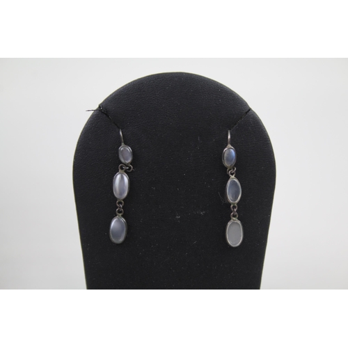 2424 - A silver and moonstone necklace and earrings set - approx. gross weight 7g