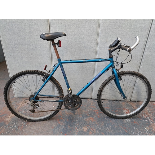 1156 - A Townsend Atlantis hybrid bike with Shimano brakes