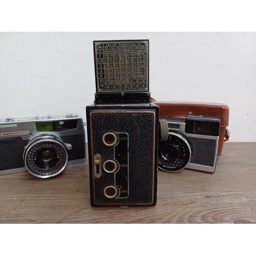 309 - Four vintage cameras, one Richter Reflecta 6x6 TLR, one cased Fujica 35 Automagic, one Petri 7s 35mm... 