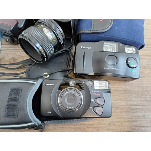 319 - A collection of Canon items to include EOS 300D 6mp DSLR camera, cased Speedlite 420EX flash, boxed ... 