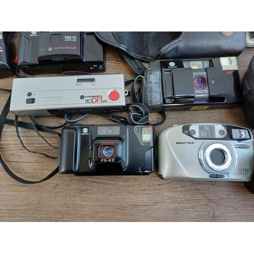 320 - A collection of cameras to include Polaroid, Yashica, Minolta, Praktica etc.