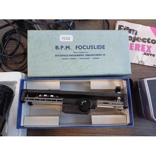 331 - A collection of slide and cine items to include Rollei slide projector, boxed Rollei Vario-Heidosmat... 