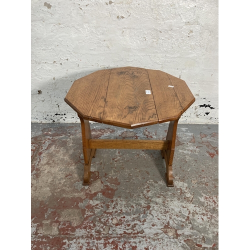 121 - A mid 20th century oak drop leaf side table