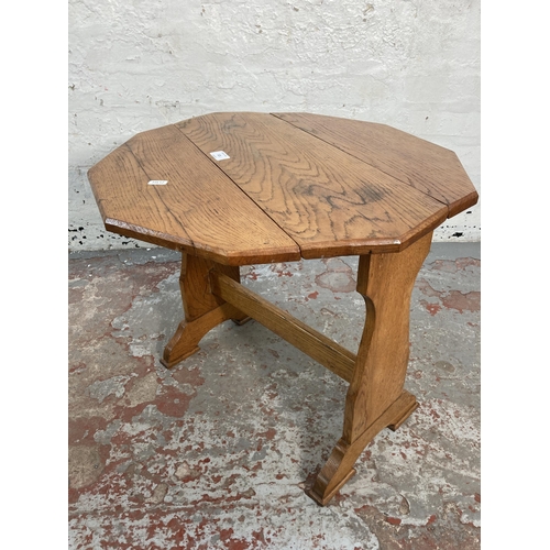 121 - A mid 20th century oak drop leaf side table