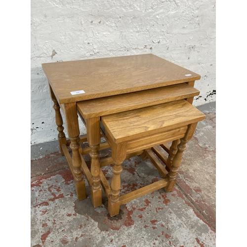 164 - An oak nest of three tables