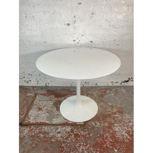 206 - A mid 20th century white plastic and metal tulip dining table - approx. 71cm high x 90cm diameter