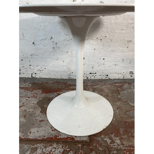 206 - A mid 20th century white plastic and metal tulip dining table - approx. 71cm high x 90cm diameter