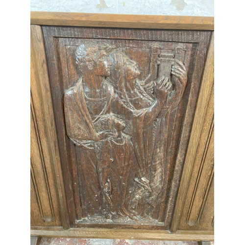 220 - An early/mid 20th century carved oak fire screen - approx. 73cm high x 81cm wide x 7cm deep