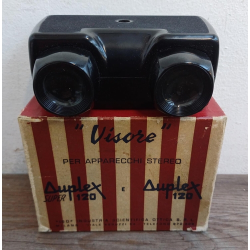 316A - A boxed mid 20th century Bakelite ISO (Industria Scientifica Ottica) Visore stereo slide viewer for ... 