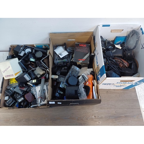 337 - Three boxes containing photography accessories to include boxed Centon MR20 ringflash, boxed Corfiel... 