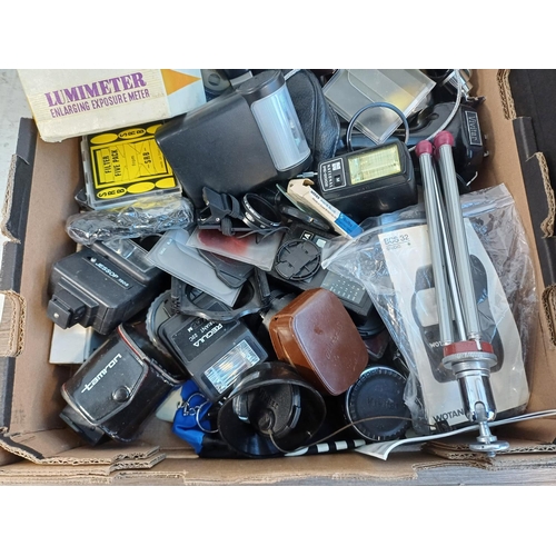 337 - Three boxes containing photography accessories to include boxed Centon MR20 ringflash, boxed Corfiel... 