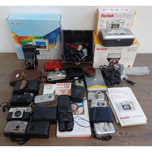 344 - A collection of cameras and related items to include Samsung, Nikon, Olympus and Fujifilm digital ca... 