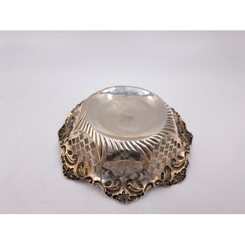 2430 - A Victorian hallmarked Birmingham silver pierced bon bon dish, dated 1895 - approx. gross weight 32.... 